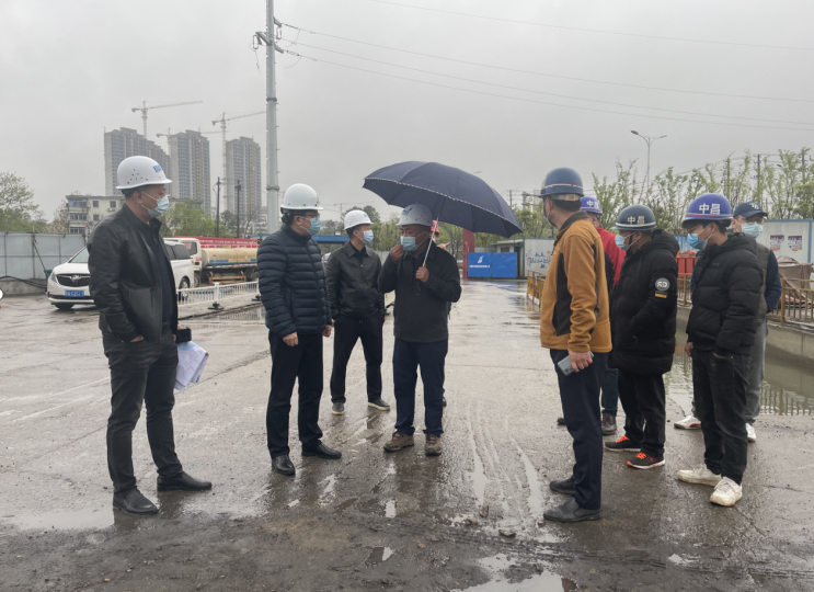 章勇赴青山湖西岸片区基础设施乐鱼（中国）工程及丹霞路道路及综合管廊工程视察