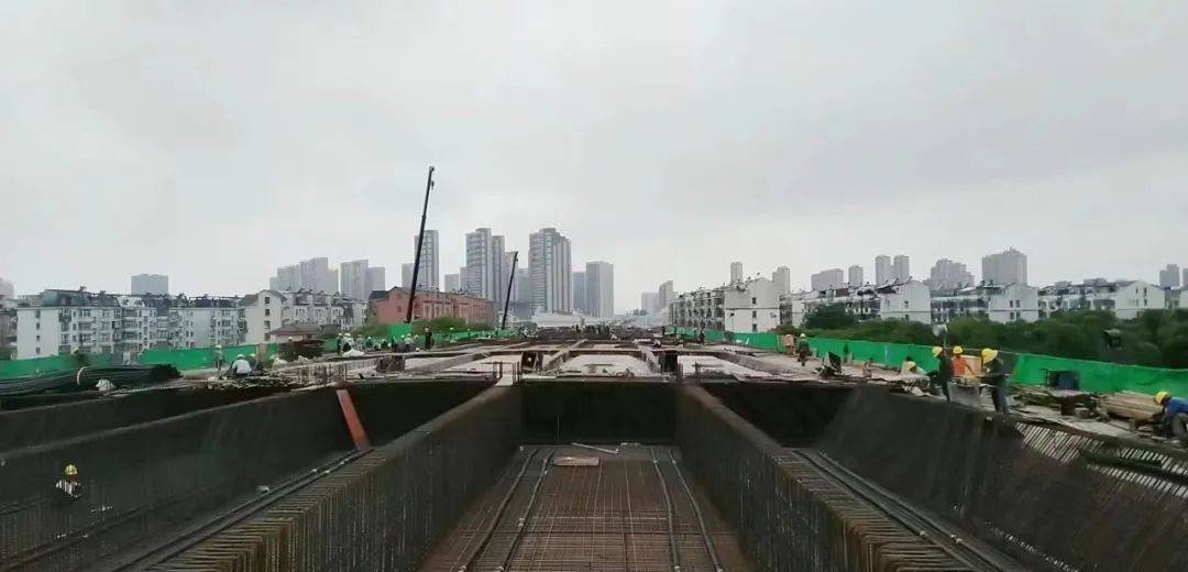 强攻项目乐鱼（中国） 保障项目推进 李红军调研南外环高速项目乐鱼（中国）情况